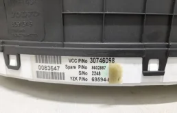 Приборная панель для Volvo XC90 2004 года на фотографиях