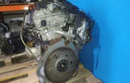 Двигатель без навесного для Mitsubishi Pajero 2003 года на фотографиях