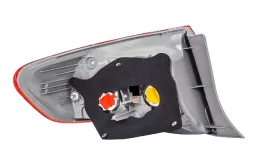 Фонарь внешний правый для Toyota Corolla 2009 года на фотографиях