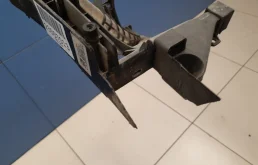 Усилитель переднего бампера для Mercedes-Benz CLA class 2018 года на фотографиях