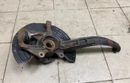 Кулак поворотный правый для Mercedes-Benz M class 2008 года на фотографиях