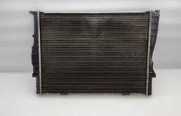 Радиатор охлаждения ДВС для BMW 3er 2007 года на фотографиях