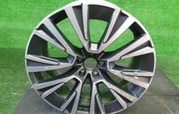 Диск колесный литой для Volvo XC90 2022 года на фотографиях