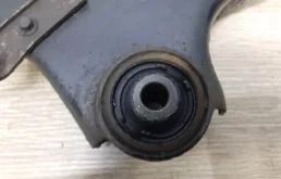 Рычаг передний правый нижний для Volvo XC70 на фотографиях