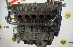 Двигатель без навесного для Volvo C30 2006 года на фотографиях