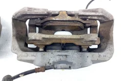 Скоба суппорта передняя для Audi A8 на фотографиях