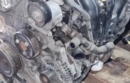 Двигатель без навесного для Volvo C30 2011 года на фотографиях