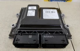 Блок управления двигателем для Volvo XC90 2024 года на фотографиях