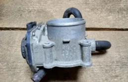 Дроссельная заслонка для Toyota RAV4 2015 года на фотографиях