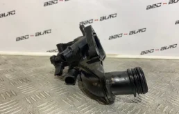 Корпус термостата системы охлаждения ДВС для Citroen C5 2012 года на фотографиях