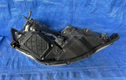 Фары для Toyota Alphard 2008 года на фотографиях