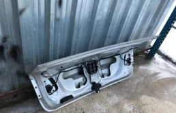 Крышка багажника для Toyota Avensis на фотографиях