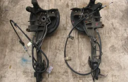 Кулак поворотный левый для Subaru Legacy 2001 года на фотографиях