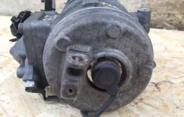 Компрессор кондиционера для Toyota Land Cruiser 2001 года на фотографиях