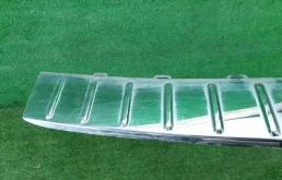 Накладка заднего бампера правая для Volkswagen Touareg 2007 года на фотографиях