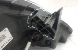 Фары для Nissan Tiida 2004 года на фотографиях