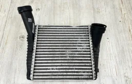 радиатор интеркулера левый для Volkswagen Touareg II (7P5) 2010-2014