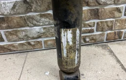 Амортизатор передний левый для Audi Q7 на фотографиях