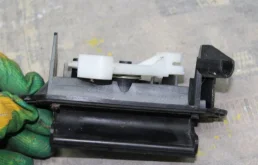 Ручка багажника для Toyota Corolla 2003 года на фотографиях