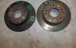 Диски тормозные передние (комплект) для Honda Accord 2003 года на фотографиях