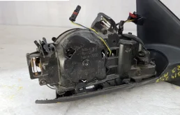 Стекла и зеркала для Audi Q3 2014 года на фотографиях