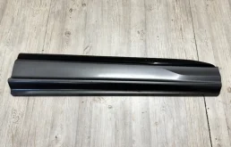 молдинг нижний передней правой двери для Audi Q7 4M 2015+