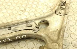 Усилитель переднего бампера для Mercedes-Benz CLA class 2014 года на фотографиях