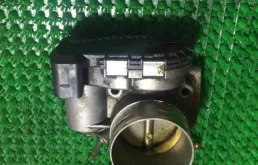 Блок дроссельной заслонки для Audi A4 2004 года на фотографиях