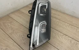 Фары для Volkswagen Touareg 2015 года на фотографиях