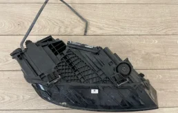 Фара ксенон левая для Audi Q7 2017 года на фотографиях