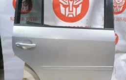 Дверь задняя правая для Volkswagen Touran 2012 года на фотографиях