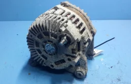 Генератор для Nissan X-Trail 2010 года на фотографиях