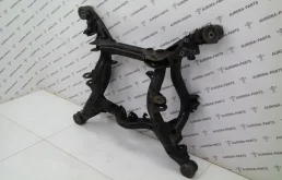 Задний подрамник для Audi Q7 2011 года на фотографиях