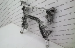 Подрамник двигателя для BMW 5er 2011 года на фотографиях