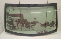 Стекло заднее для Renault Logan 2017 года на фотографиях