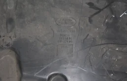 Подкрылок передний правый для Land Rover Discovery на фотографиях