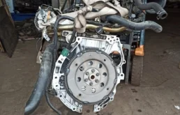 Двигатель без навесного для Nissan X-Trail 2002 года на фотографиях