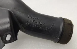 Впускной патрубок воздушного фильтра для Toyota RAV4 2019 года на фотографиях