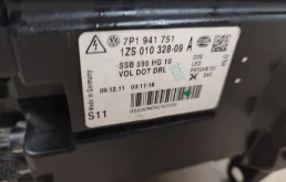 Фары для Volkswagen Touareg 2010 года на фотографиях