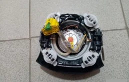 Подушка безопасности водителя для Volkswagen Touareg 2014 года на фотографиях