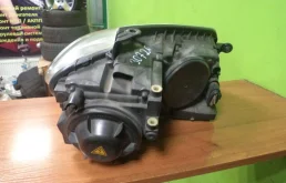 Фары для Volkswagen Touran 2008 года на фотографиях