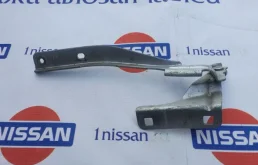 Петля капота правая для Nissan Note 2009 года на фотографиях