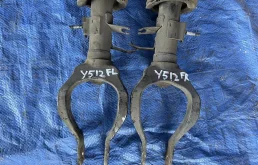 Амортизатор передний правый для Infiniti M на фотографиях