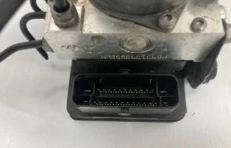 Блок ABS для Skoda Rapid 2018 года на фотографиях