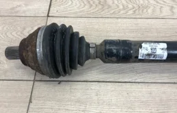 Привод передний правый для Volkswagen Passat 2006 года на фотографиях