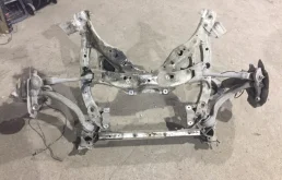 Подрамник двигателя для BMW 5er 2016 года на фотографиях