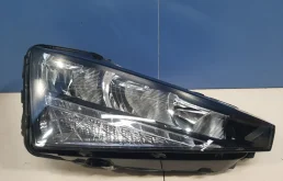 Фонарь правый для Skoda Rapid 2025 года на фотографиях