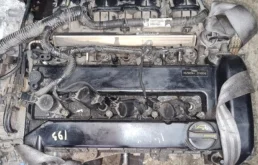 Двигатель без навесного для Volvo C30 2011 года на фотографиях