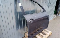 Дверь передняя правая для Toyota RAV4 на фотографиях