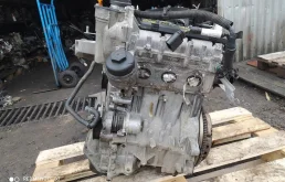 Двигатель без навесного для Volkswagen Polo 2010 года на фотографиях